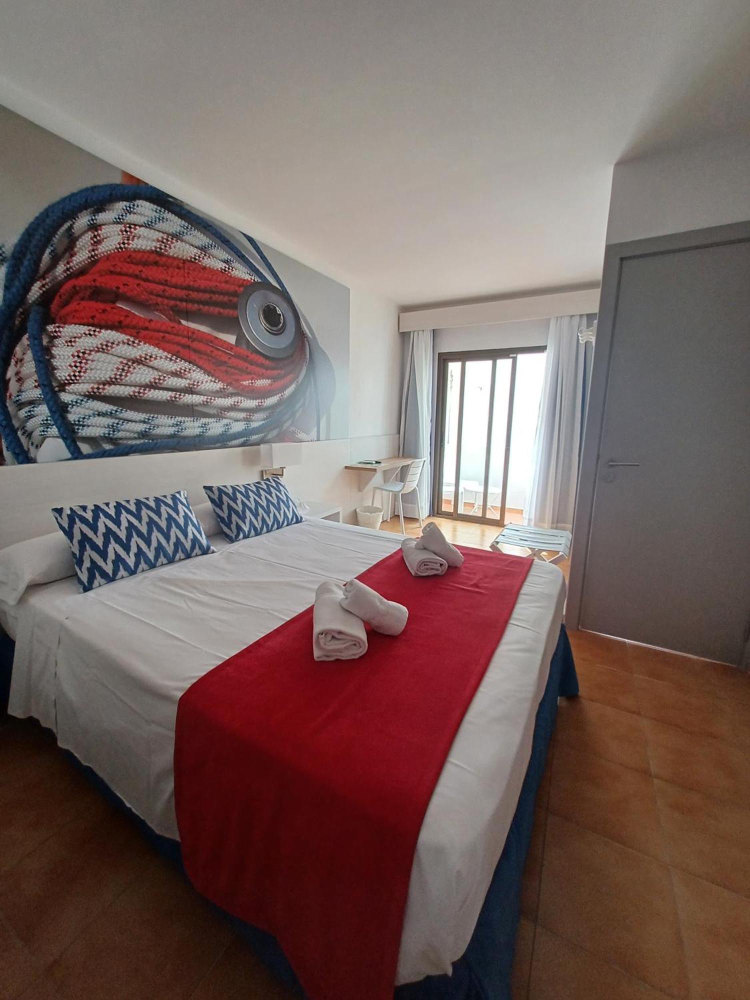 Hostal Cala Ratjada Экстерьер фото