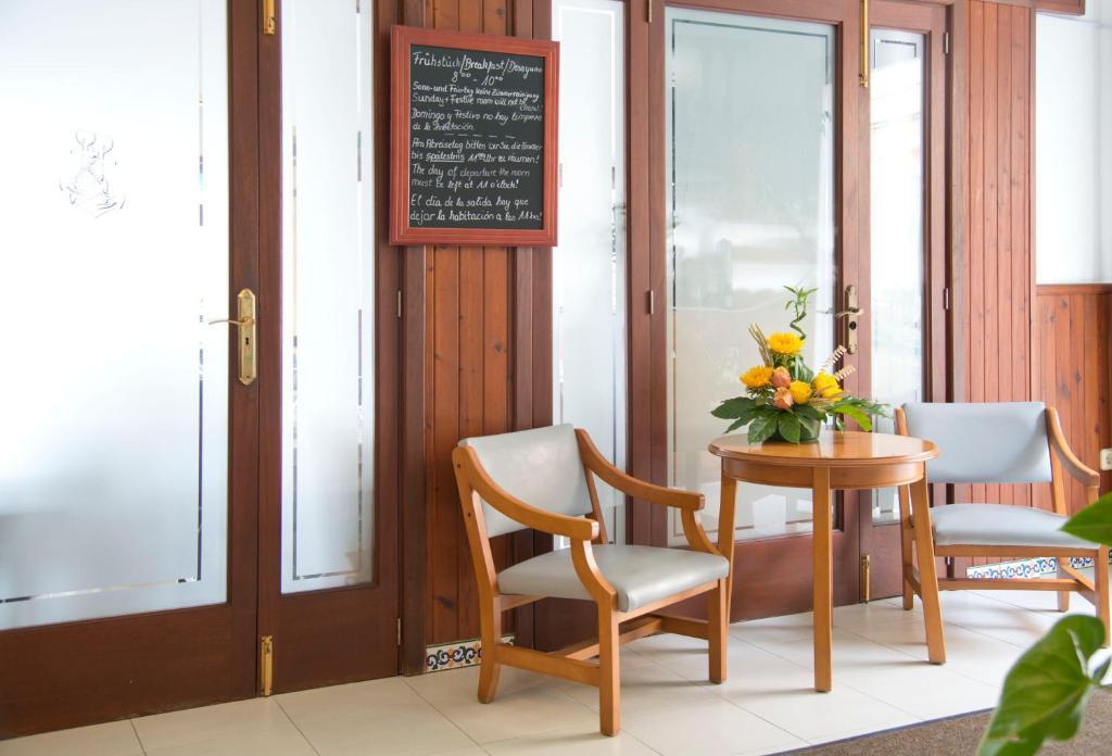 Hostal Cala Ratjada Экстерьер фото