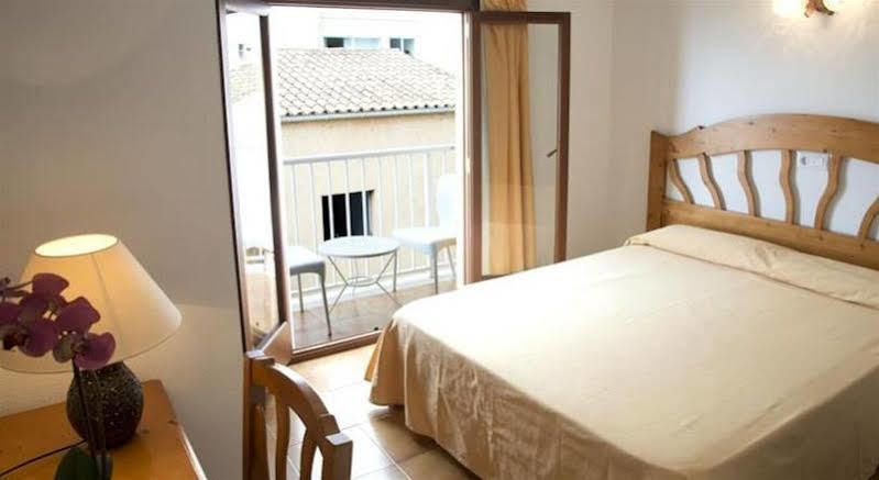 Hostal Cala Ratjada Экстерьер фото